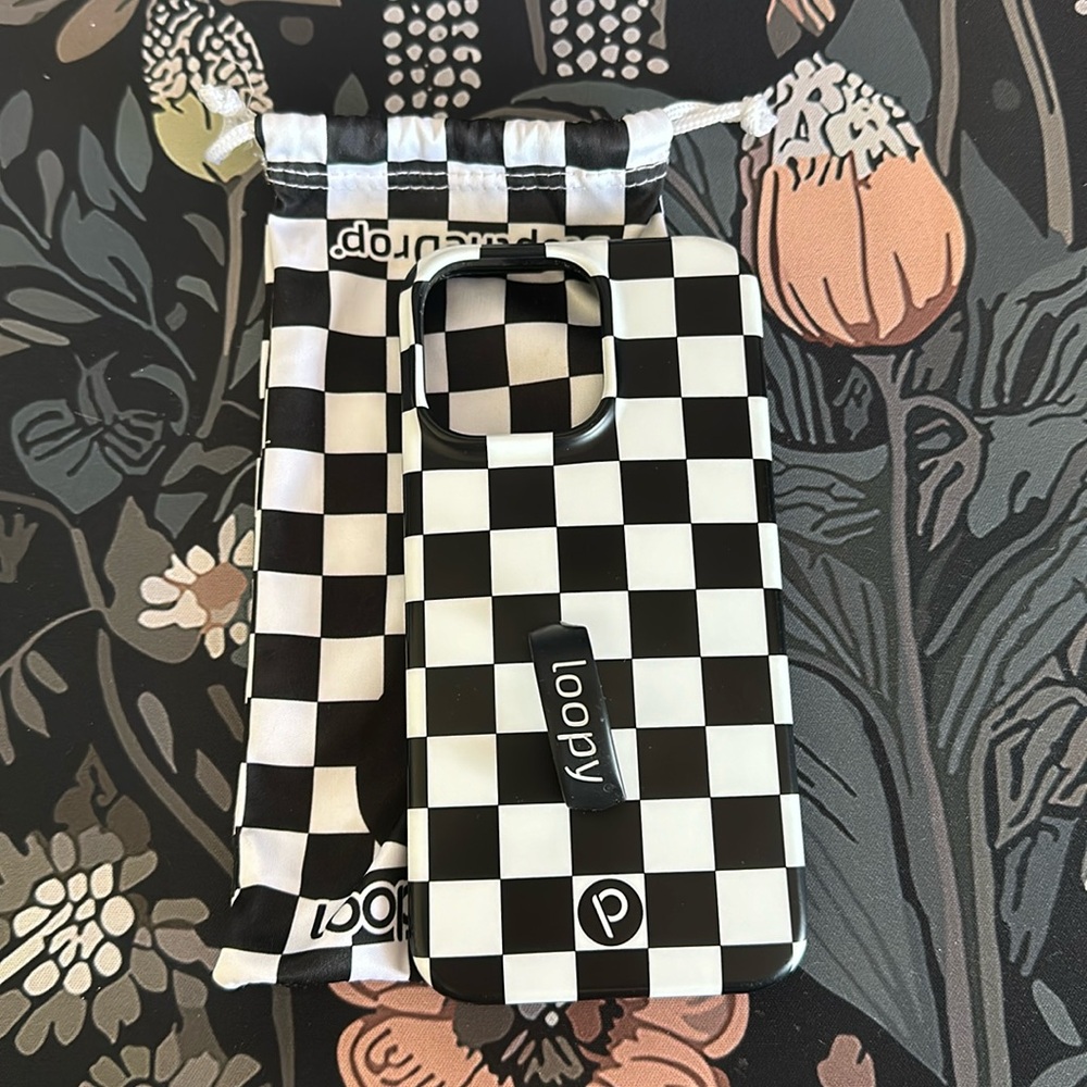 Loopy Black & White Checkered - IPhone 14 Pro Max